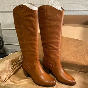 NIB Gorgeous Brown FRYE Jolene Pull On Leather Boot